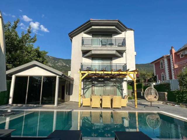 Fethiye'de 9 Kişilik Aile Villası